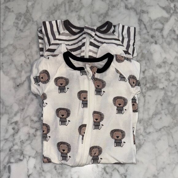 Adorable Lion and Striped Baby Footie Bundle 3/6M - Picture 1 of 7